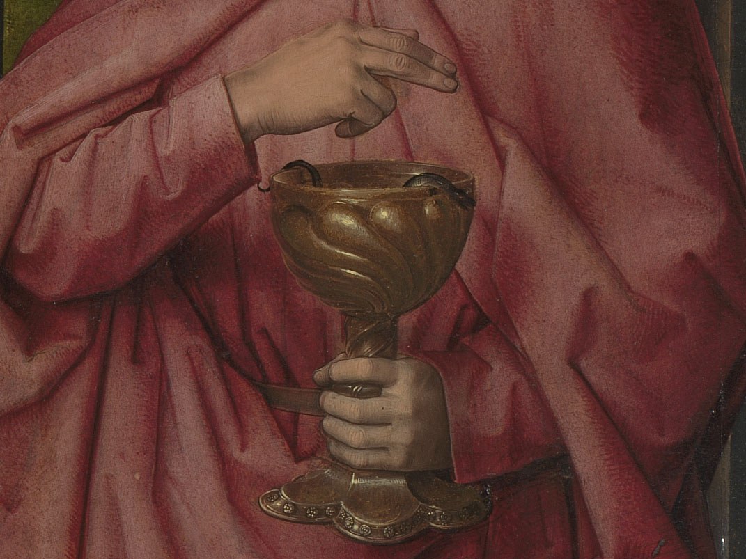 Detail uit het drieluik van Johannes de Doper en Johannes de Evangelist van Hans Memling. Op het detail is te zien hoe Johannes de Evangelist een vergulde beker vasthoudt in zijn rechterhand met daarin een kleine slang. Met zijn linkerhand maakt hij een zegenend gebaar boven de beker.
