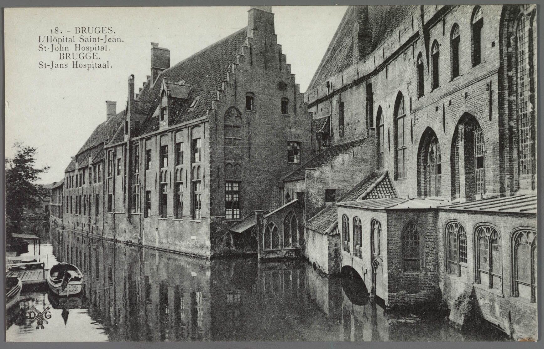 Zwartwit foto met zicht op het oude Sint-Janshospitaal vanop de Mariabrug.